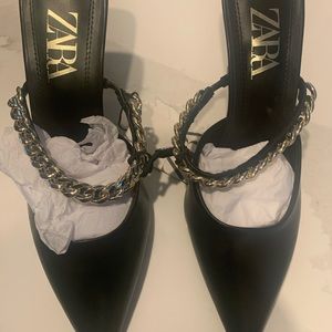 New open back Zara pumps with yellow gold chain detail.